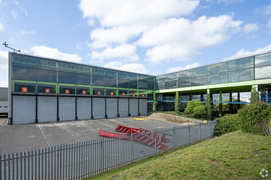 Green Park Way, Greenford à louer - Photo du bâtiment - Image 2 de 3