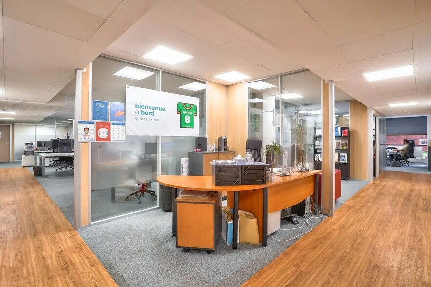 Bureau dans Saint-Cloud à louer - Photo du bâtiment - Image 3 de 9