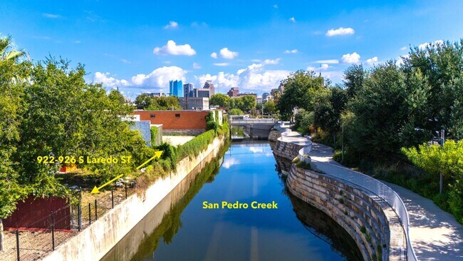 Plus de détails pour 926 S Laredo St, San Antonio, TX - Commerce de détail à vendre
