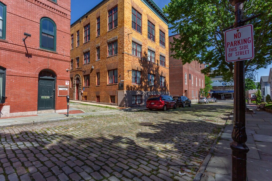 5 Dover St, New Bedford, MA à vendre - Photo du bâtiment - Image 3 de 72
