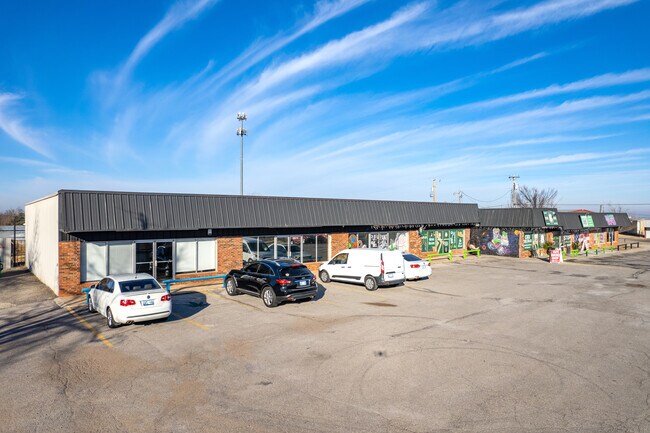 Plus de détails pour 7209-7217 S Council Rd, Oklahoma City, OK - Bureau/Commerce de détail, Commerce de détail à louer