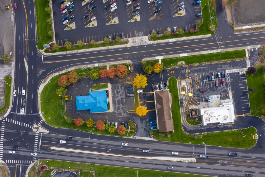 14124 N Newport Hwy, Mead, WA à vendre - Photo du bâtiment - Image 2 de 5