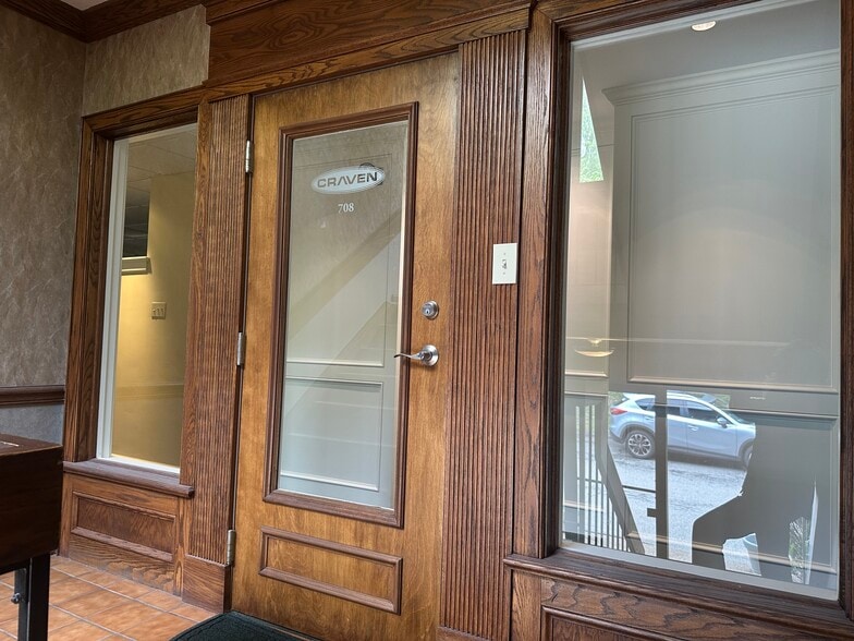 708 McKnight Park Dr, Pittsburgh, PA for sale - Building Photo - Image 2 of 21