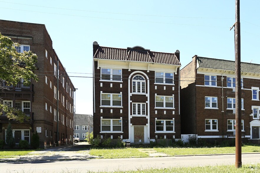 14120 Superior Rd, Cleveland, OH à vendre - Photo du bâtiment - Image 2 de 153