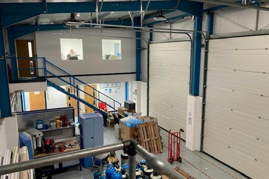 Basingstoke Rd, Reading for lease - Interior Photo - Image 3 of 3