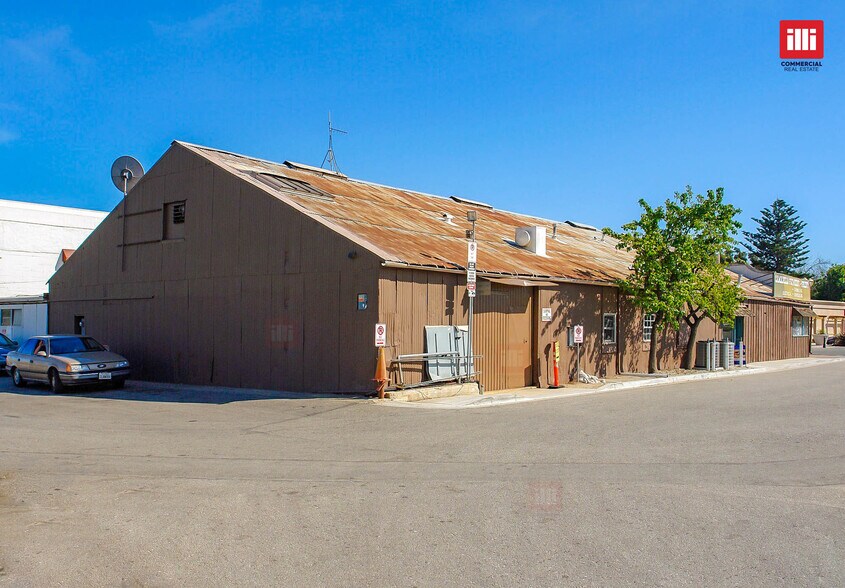 2401 Ventura Blvd, Camarillo, CA à louer - Photo du bâtiment - Image 3 de 12