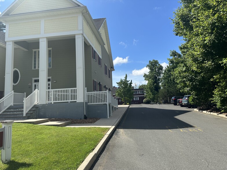 249 Clinton Ave, Toms River, NJ for lease - Building Photo - Image 3 of 5