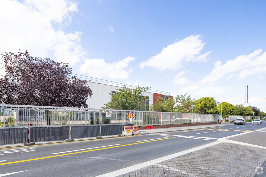 Flex dans Saint-Ouen-sur-Seine à louer - Photo du bâtiment - Image 3 de 6