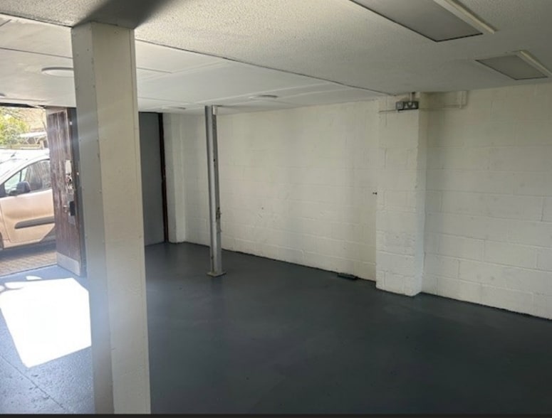 Tanners Ct, Brockham for lease Interior Photo- Image 1 of 5