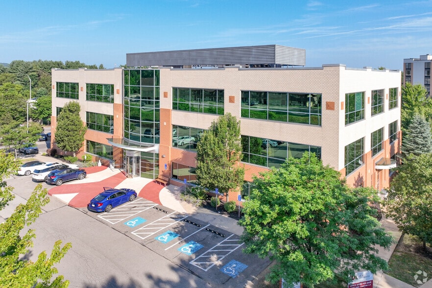 125 Emeryville Dr, Cranberry Township, PA for lease - Building Photo - Image 1 of 7