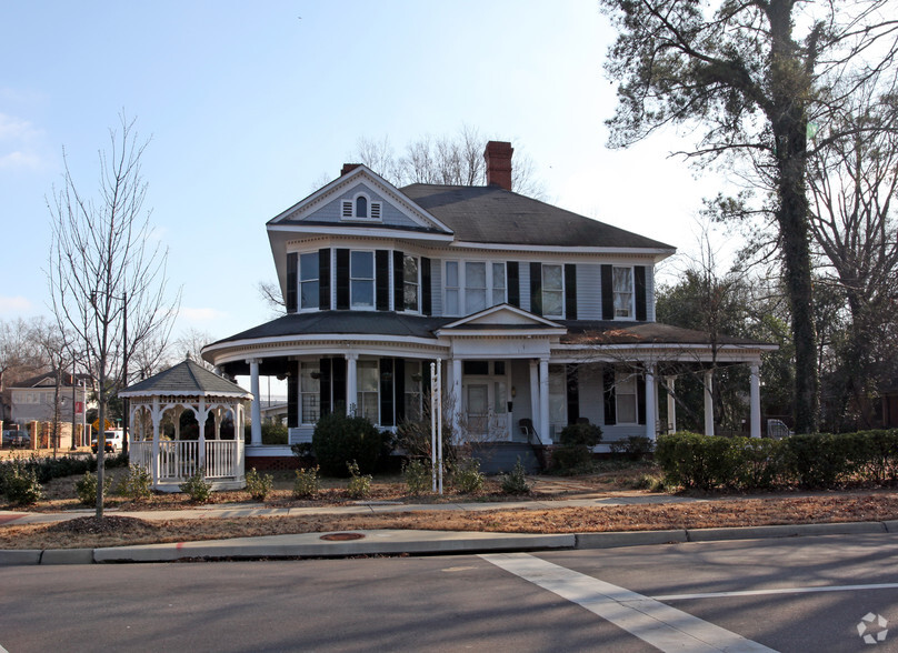 1003 Queen City Ave, Tuscaloosa, AL for sale - Primary Photo - Image 1 of 24