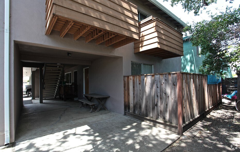 1151 Davis St, Redwood City, CA à vendre - Photo du bâtiment - Image 3 de 16