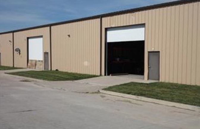 25606 Old Kc Rd, Paola, KS à louer - Photo du bâtiment - Image 3 de 8