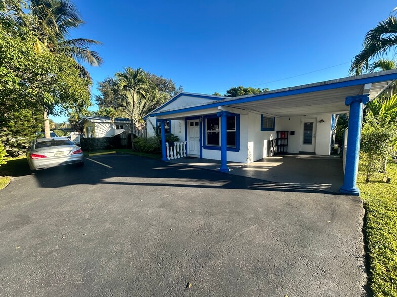 5820 Sheridan St, Hollywood, FL for lease - Building Photo - Image 2 of 9