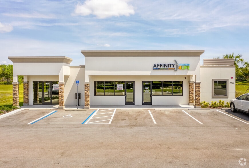 4321-4331 Solutions Ln, Lakewood Ranch, FL for lease - Building Photo - Image 3 of 6
