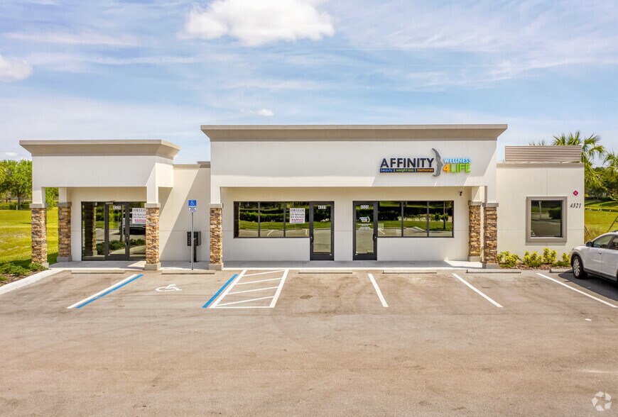 4321-4331 Solutions Ln, Lakewood Ranch, FL à louer - Photo du bâtiment - Image 3 de 6