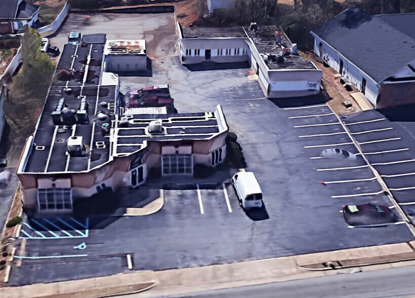 1628 E North St, Greenville, SC à louer - Photo du bâtiment - Image 3 de 3
