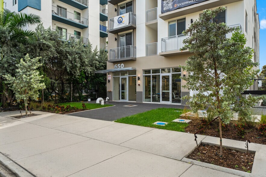 650 SW 1st St, Miami, FL for sale - Building Photo - Image 2 of 52