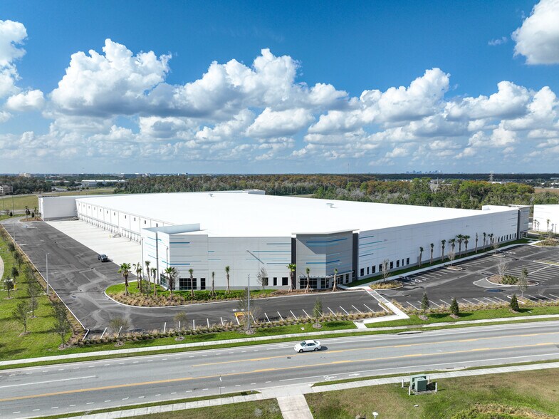 7150 LeeVista Blvd, Orlando, FL à louer - Photo du bâtiment - Image 3 de 8