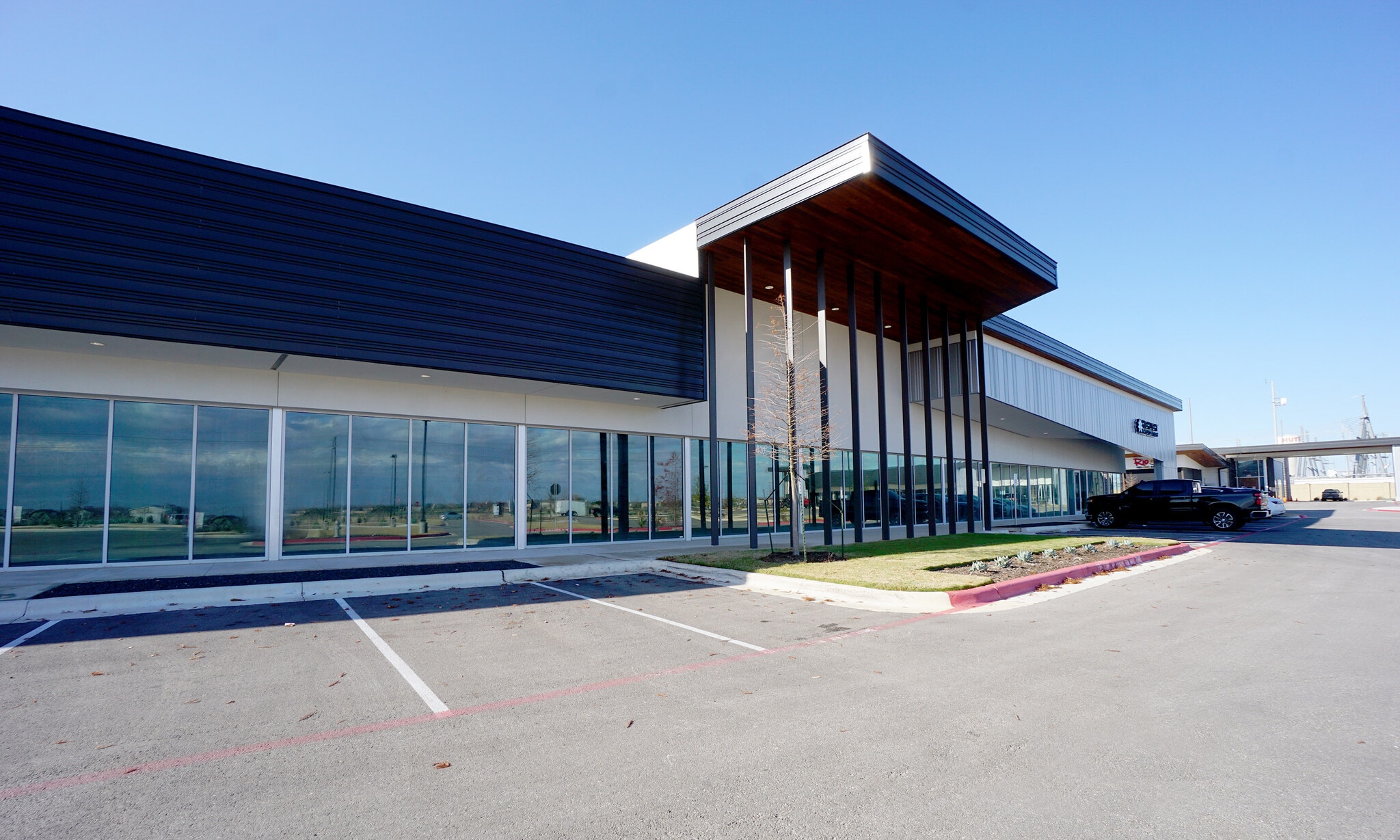 531 Ed Schmidt, Hutto, TX for lease Primary Photo- Image 1 of 15