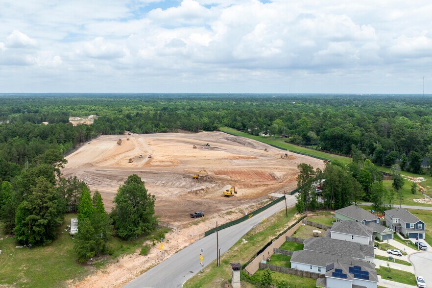 14051 Old Conroe Rd, Conroe, TX à louer - Photo de construction - Image 2 de 3