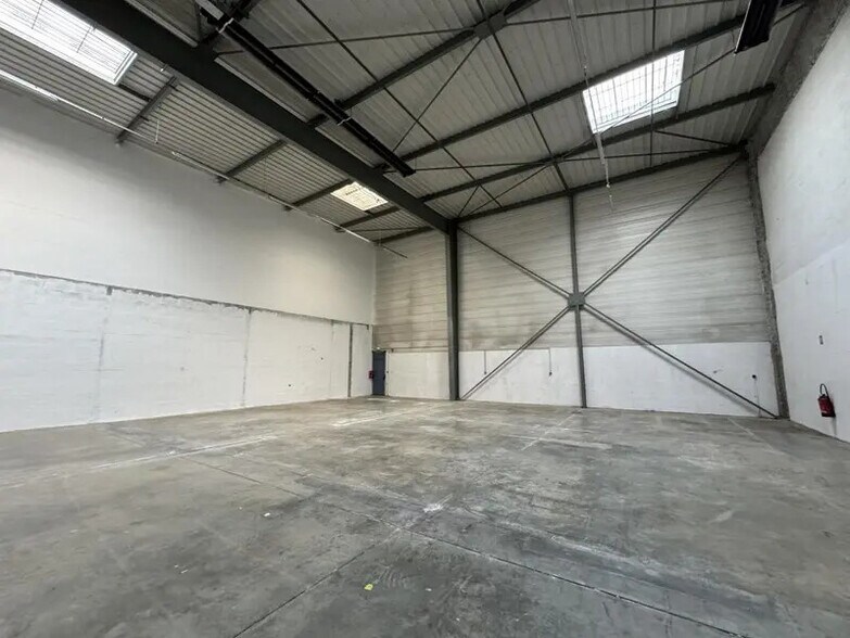 Flex dans Saint-Ouen-sur-Seine à louer - Photo du bâtiment - Image 2 de 12