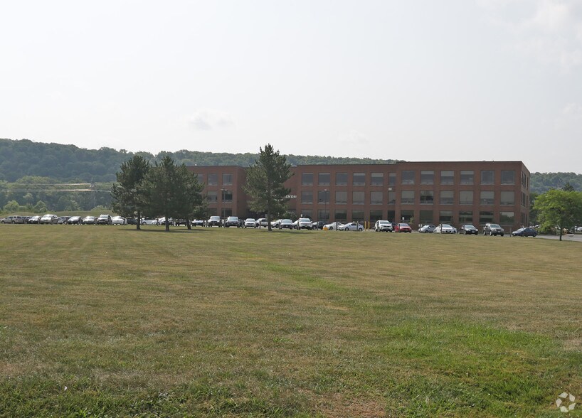 509 Glendale Av, Niagara On The Lake, ON à louer - Photo du bâtiment - Image 2 de 2