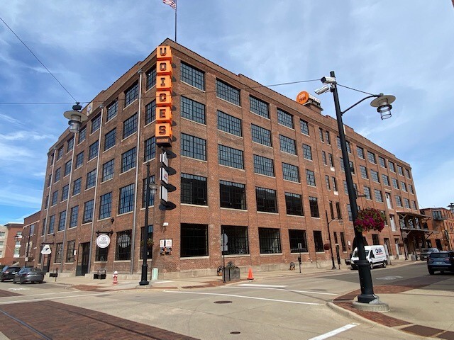 1000 Jackson St, Dubuque, IA for lease - Building Photo - Image 1 of 7