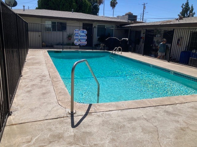1152-1162 Villa St, Riverside, CA à vendre - Photo du bâtiment - Image 3 de 5