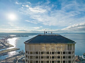 999 3rd Ave, Seattle, WA for lease Building Photo- Image 2 of 4