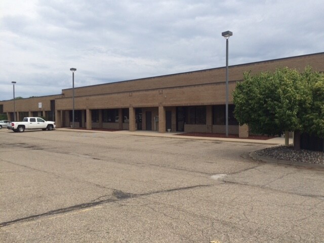 2450 Delhi Commerce Dr, Holt, MI à louer - Photo du bâtiment - Image 3 de 4