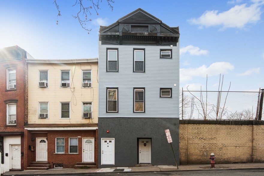 529 Communipaw Ave, Jersey City, NJ à vendre - Photo du bâtiment - Image 1 de 3