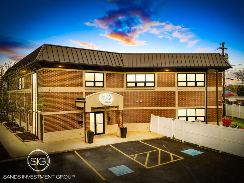 19315 Hilliard Blvd, Rocky River, OH à vendre - Photo principale - Image 1 de 1