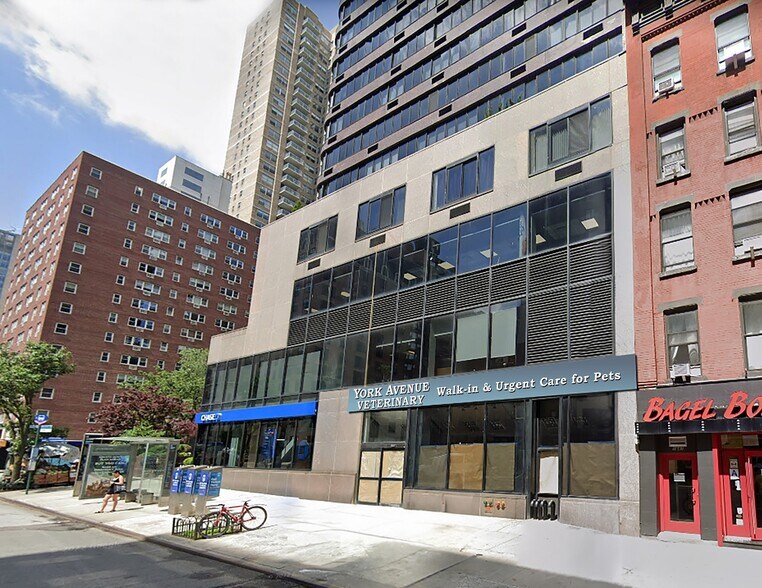 1637 York Ave, New York, NY à louer - Photo du bâtiment - Image 3 de 3