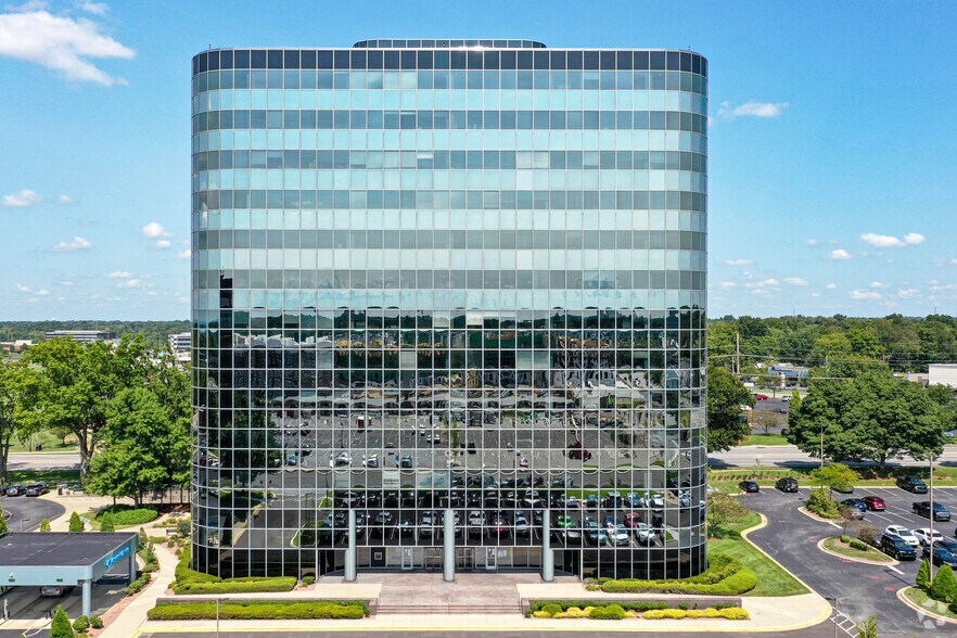 9300 Shelbyville Rd, Louisville, KY à louer - Photo du bâtiment - Image 3 de 29