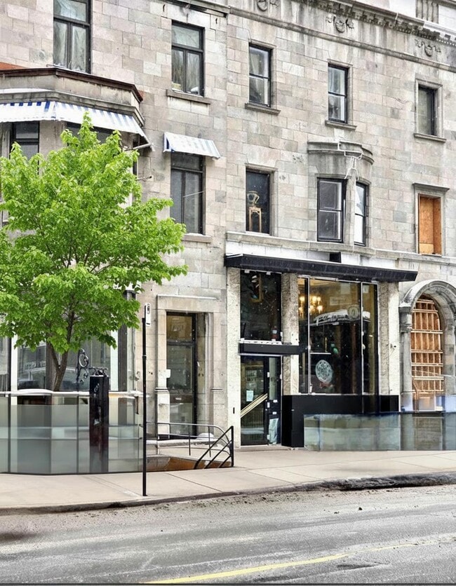 Plus de détails pour 1494 Rue Sherbrooke O, Montréal, QC - Commerce de détail à vendre