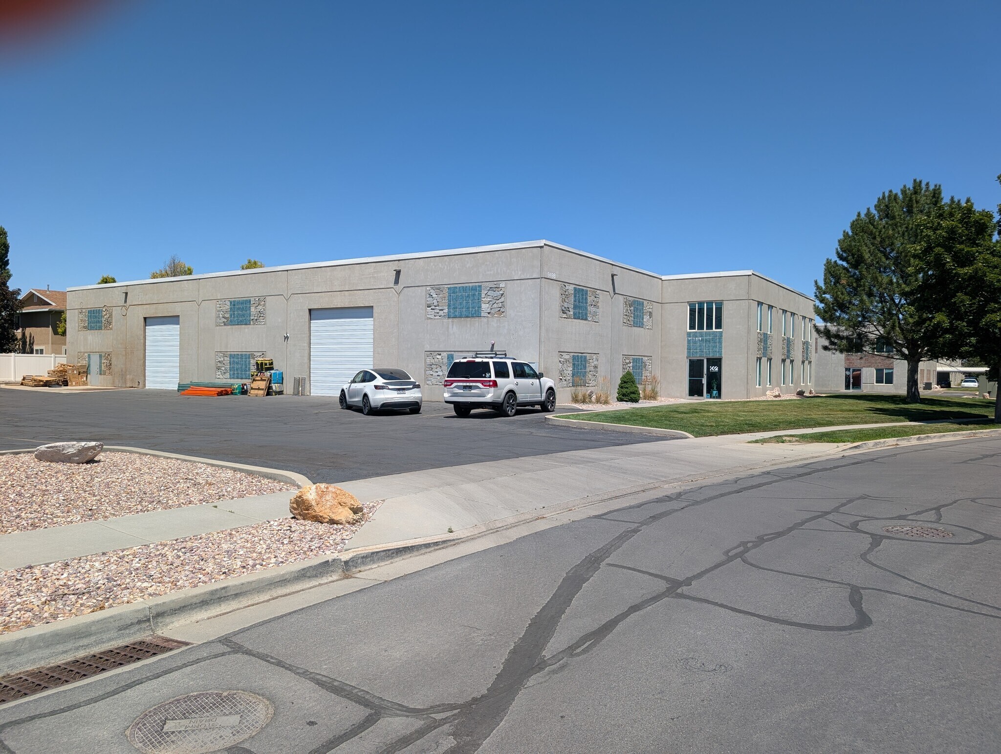 9498 S 670 W, Sandy, UT à louer Photo du bâtiment- Image 1 de 5
