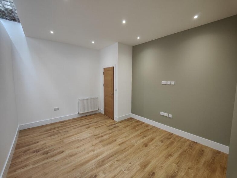 3 Paxton Pl, London for lease - Building Photo - Image 1 of 4