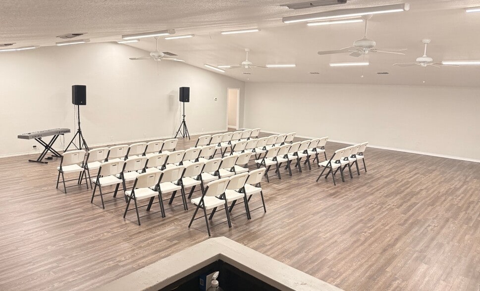 7708 Maplewood Ave, North Richland Hills, TX for lease - Building Photo - Image 3 of 8