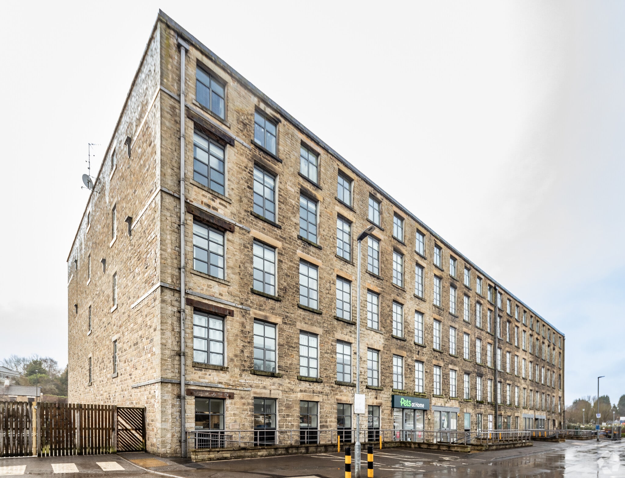 Unit G Glossop Brook Rd, Glossop for lease Primary Photo- Image 1 of 4