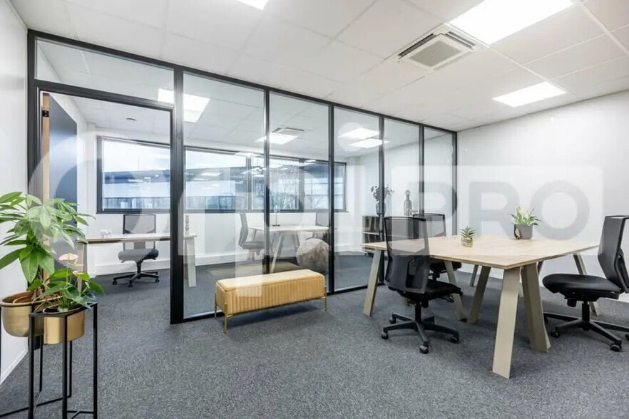 Office in Lille for lease - Interior Photo - Image 3 of 4
