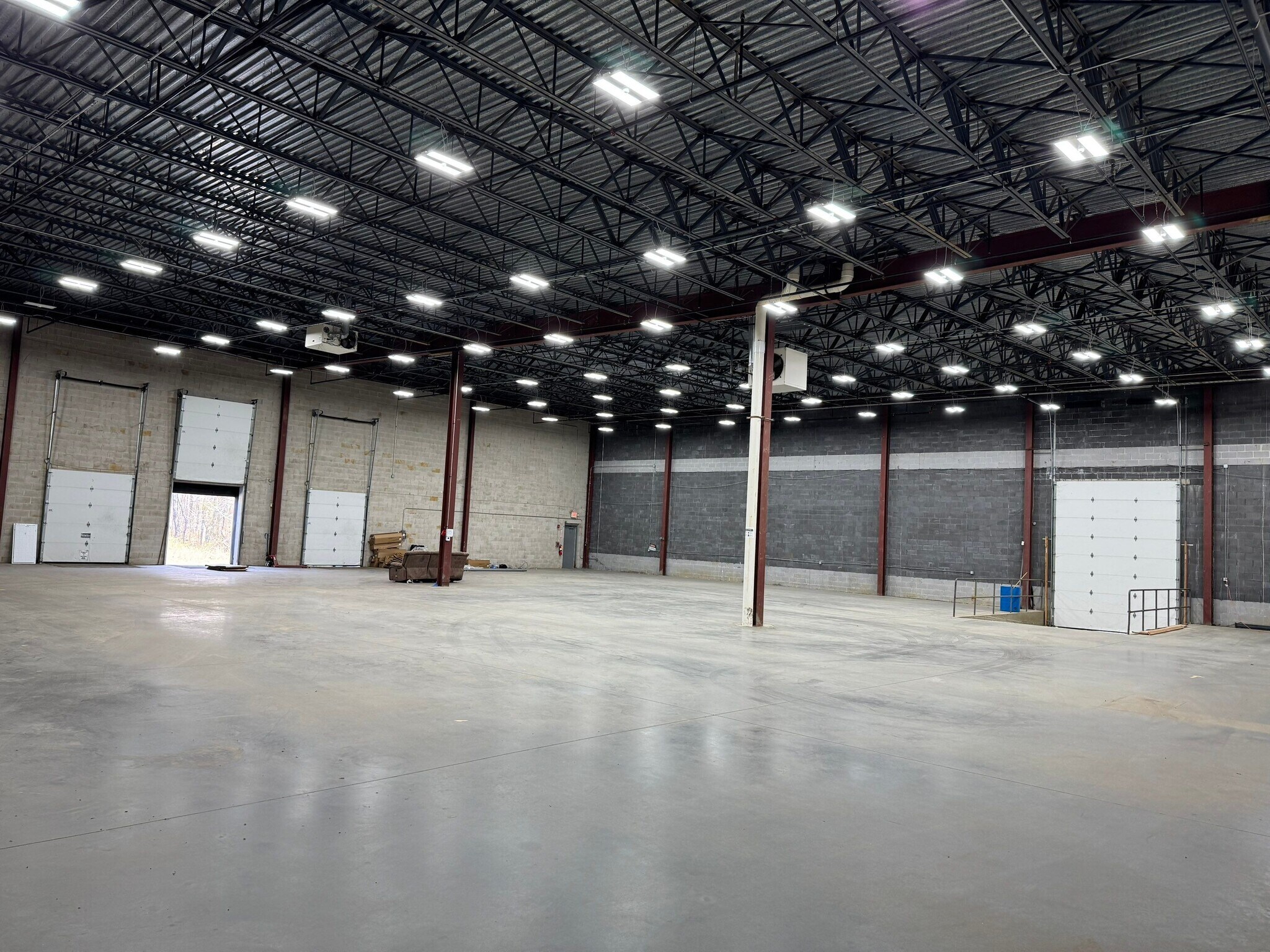 700 Business Park Dr, Freehold, NJ à louer Photo intérieure- Image 1 de 10