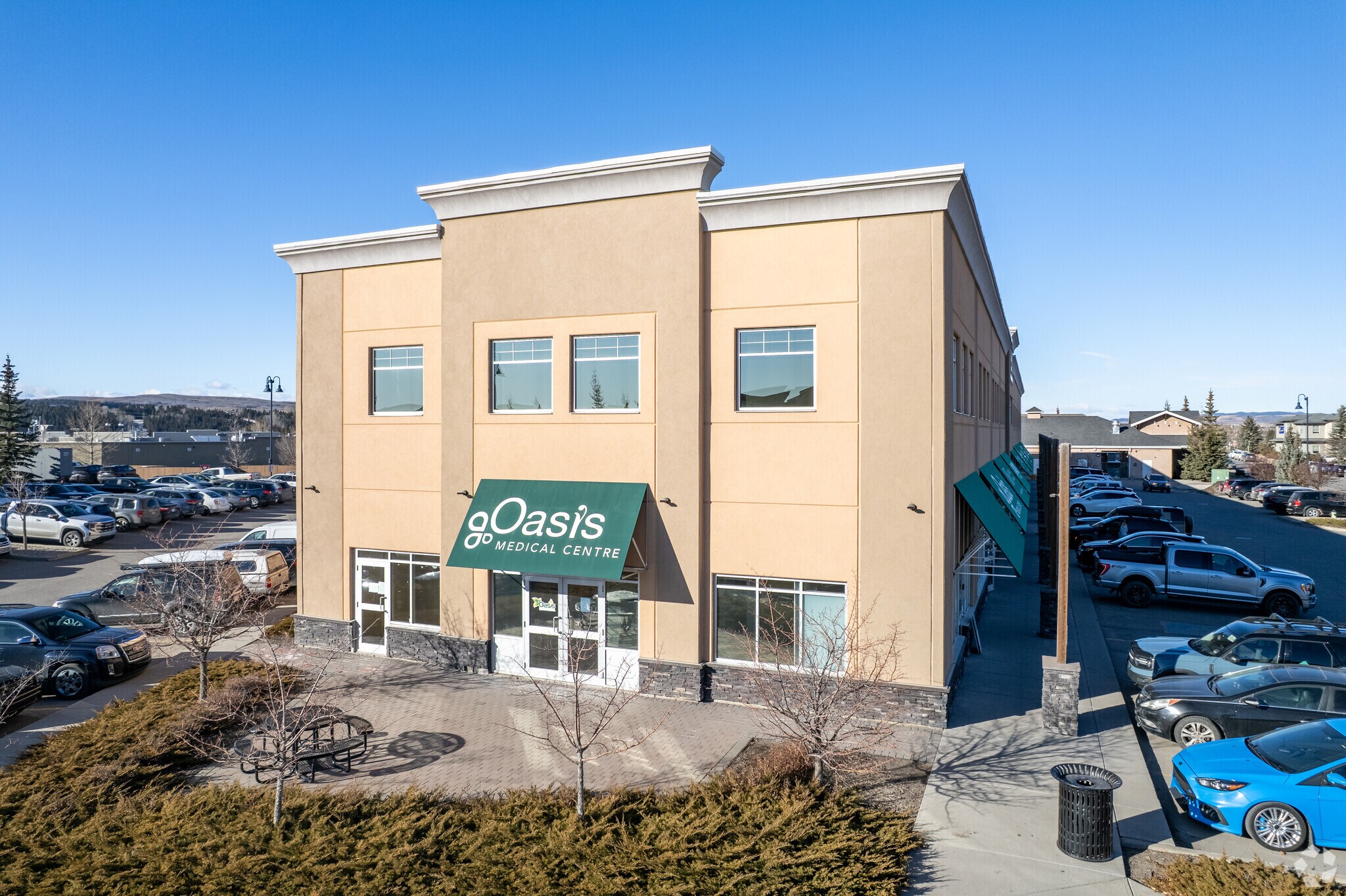 100 Grand Blvd, Cochrane, AB à louer Photo principale- Image 1 de 18