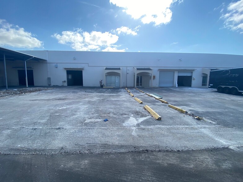 450 W McNab Rd, Fort Lauderdale, FL for lease - Building Photo - Image 3 of 5