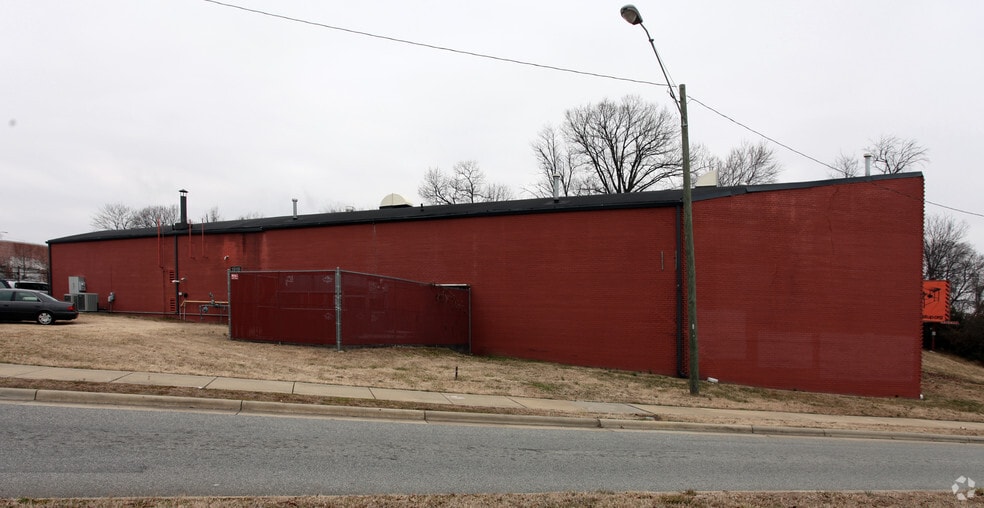 1918 W Gate City Blvd, Greensboro, NC for sale - Building Photo - Image 2 of 4