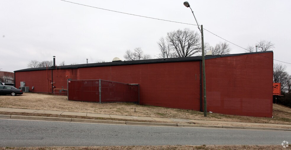 1918 W Gate City Blvd, Greensboro, NC à vendre - Photo du bâtiment - Image 2 de 4