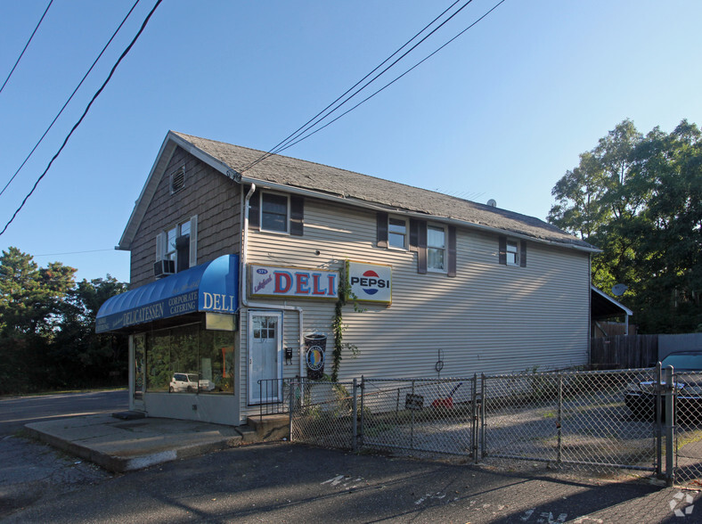 371 Lakeland Ave, Sayville, NY for sale - Primary Photo - Image 1 of 1