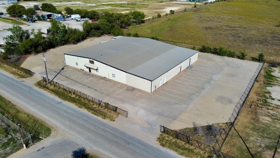 10100 Hicks Field Rd, Fort Worth, TX for sale - Building Photo - Image 1 of 41