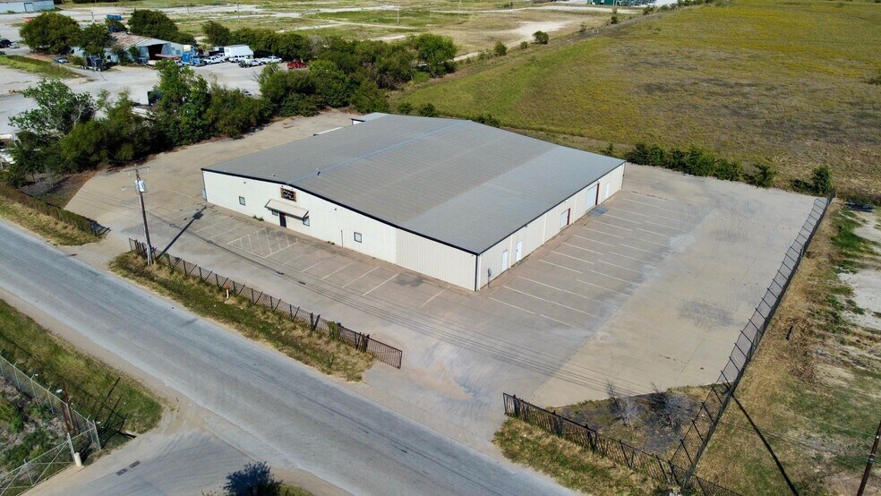 10100 Hicks Field Rd, Fort Worth, TX à vendre - Photo du bâtiment - Image 1 de 41
