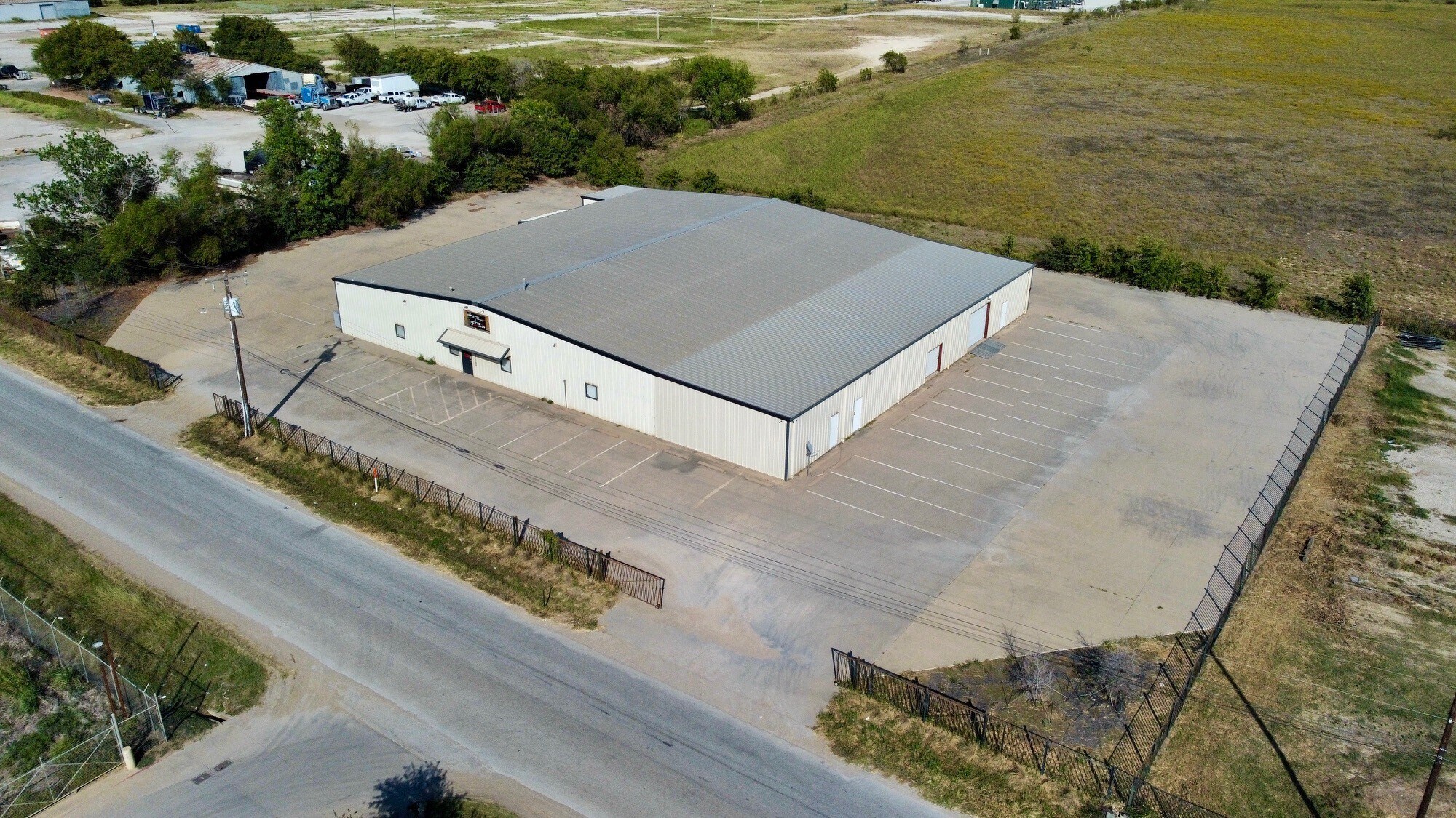 10100 Hicks Field Rd, Fort Worth, TX à vendre Photo du bâtiment- Image 1 de 42